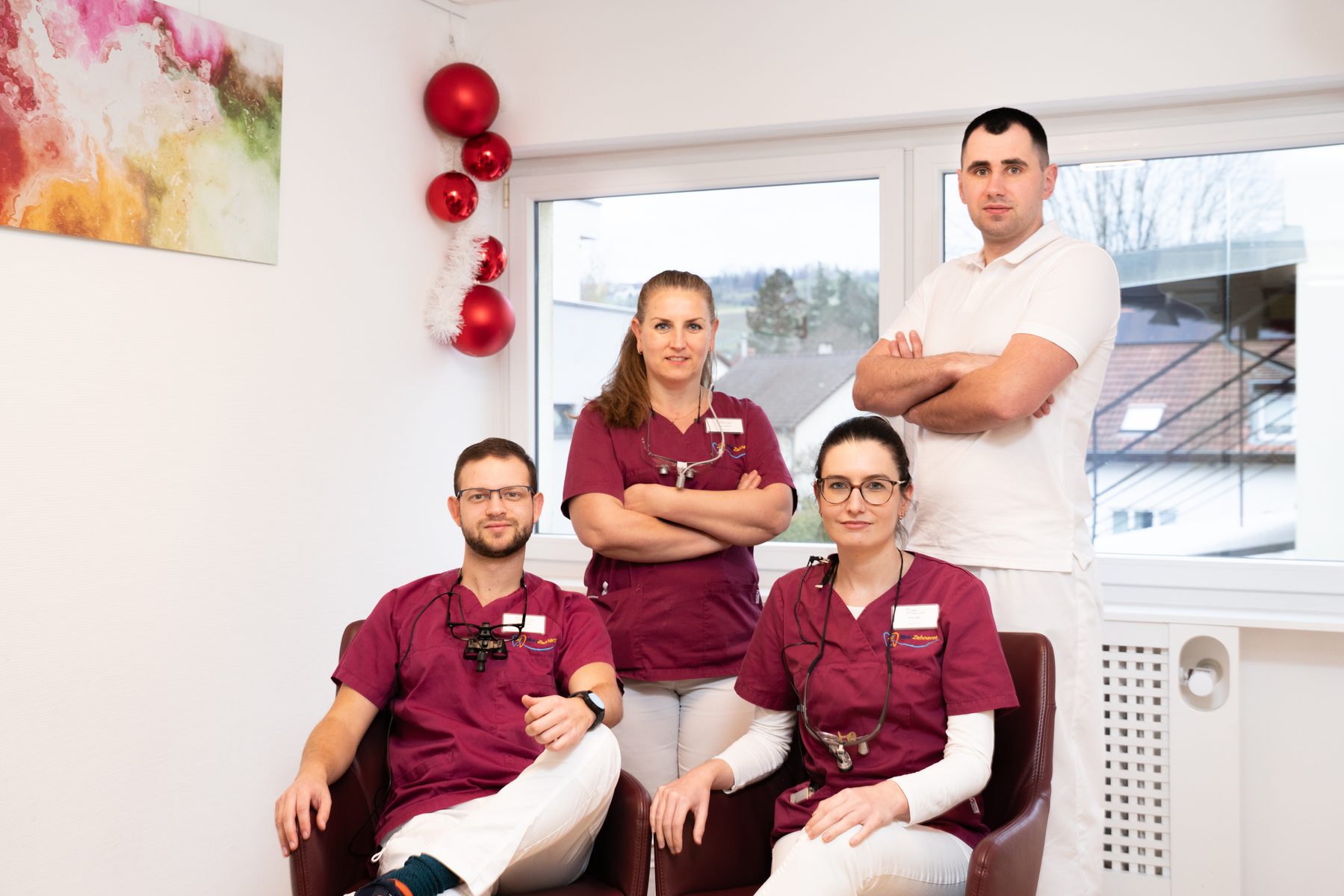 Team von MeinZahnarzt Lörrach-Stetten mit Tipps für einen zahngesunden Advent